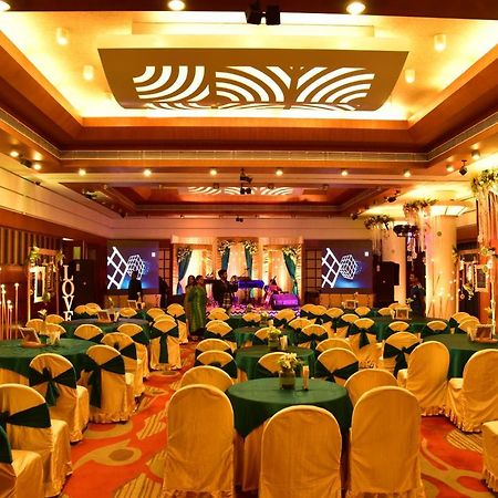 Vishwaratna Hotel Guwahati Exterior foto