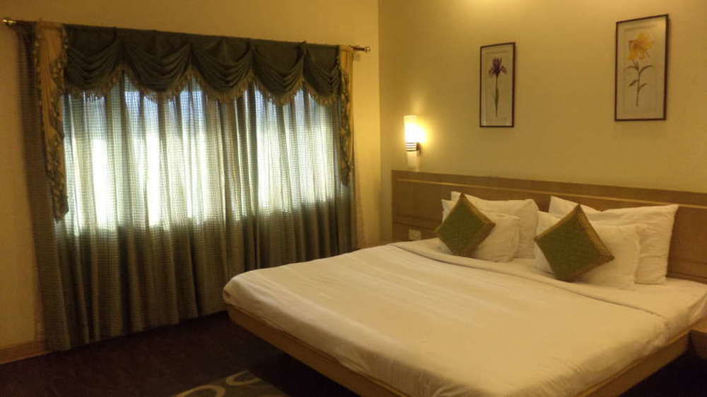 Vishwaratna Hotel Guwahati Exterior foto
