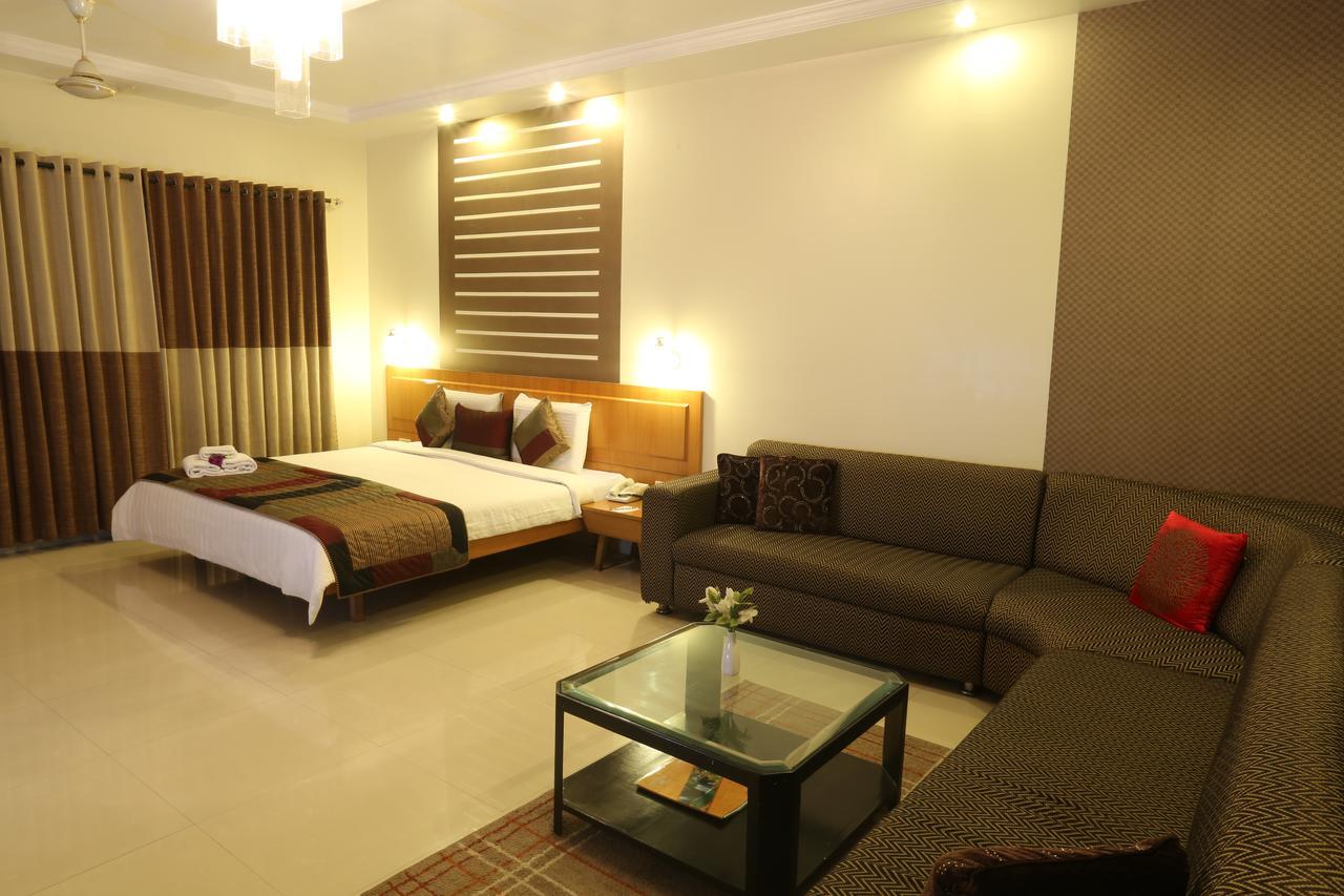 Vishwaratna Hotel Guwahati Exterior foto