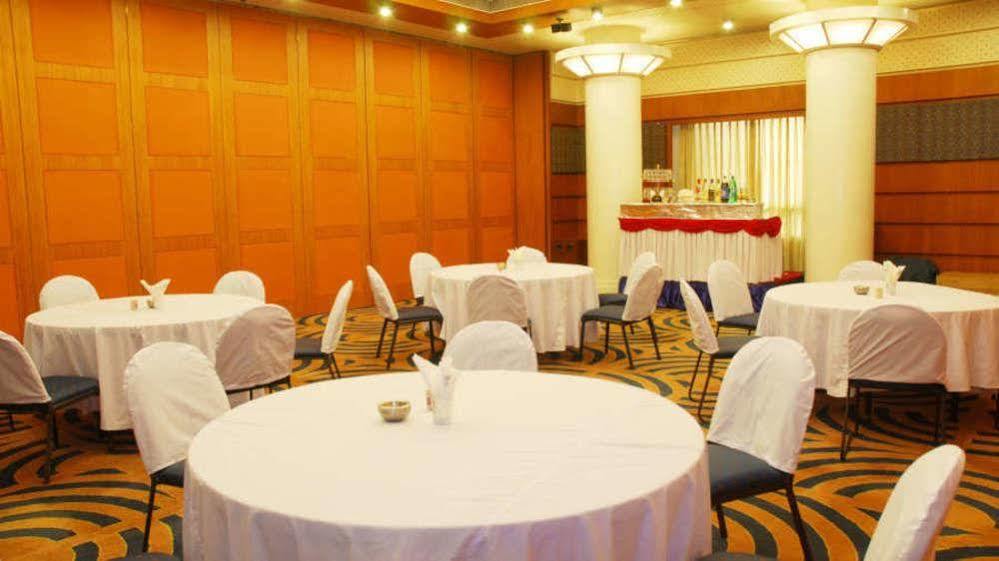 Vishwaratna Hotel Guwahati Exterior foto