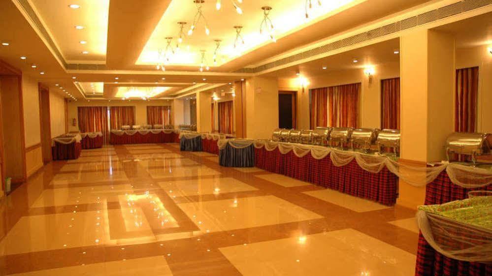 Vishwaratna Hotel Guwahati Exterior foto